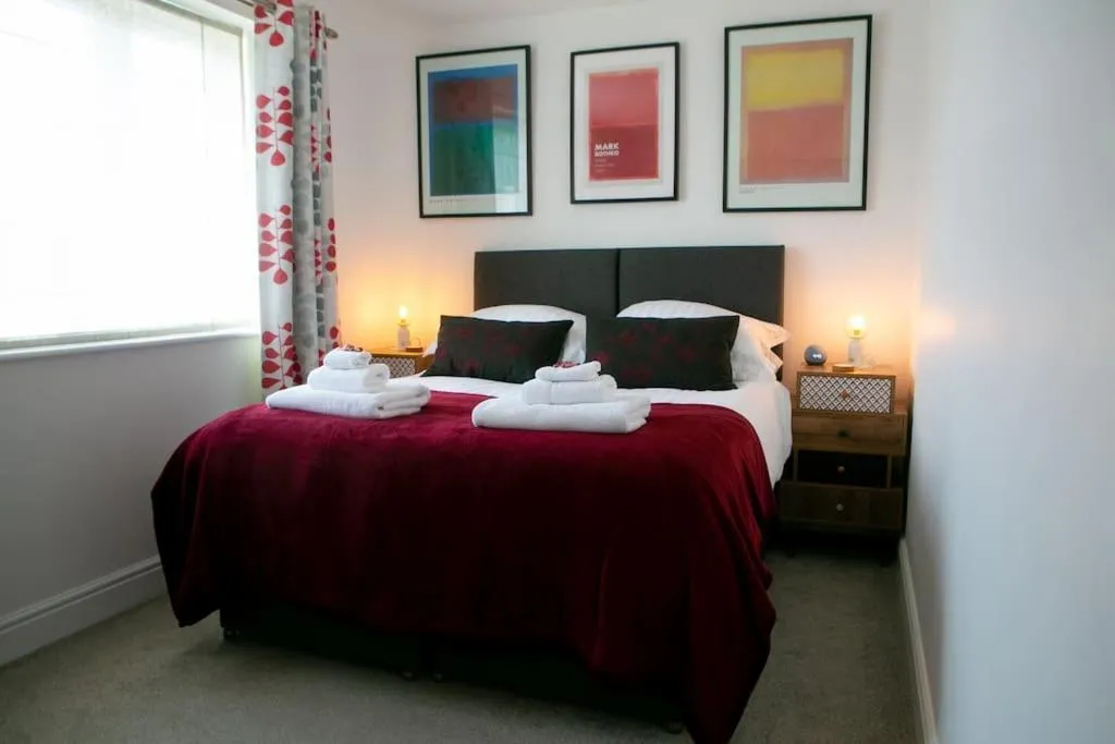 Image 6 of Wow I’m living on the beach. Luxury 4 bed sleeps 8