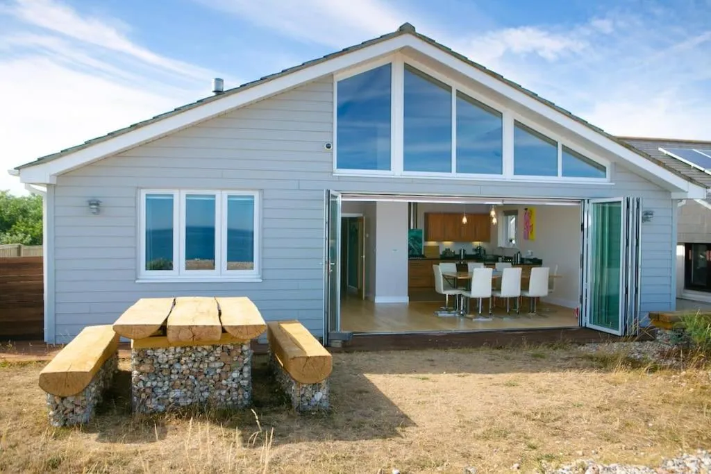 Image 5 of Wow I’m living on the beach. Luxury 4 bed sleeps 8