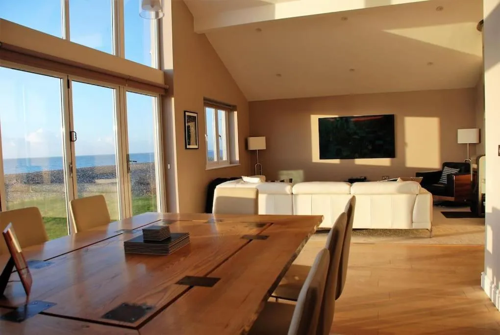 Image 4 of Wow I’m living on the beach. Luxury 4 bed sleeps 8