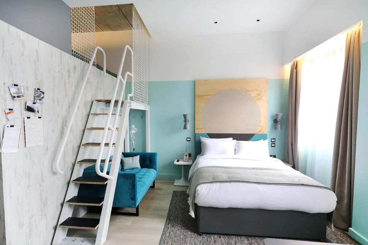 Image 3 of room2 Southampton Hometel