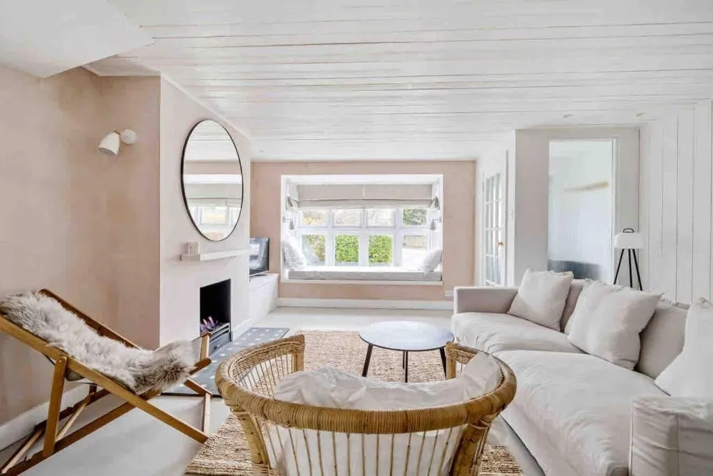 Image 4 of sea side cottage *brand new*